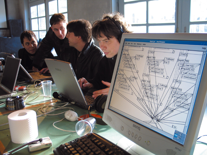 Mumbai Streaming Attack, TRAMJAM – ZURICH RUSHHOUR, Vernetzte Audio Performance, 2004